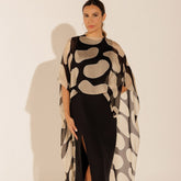 Lenço Pelerine Itália Formas Orgânicas Preto